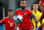 Arturo Vidal jugando frente a Colombia.