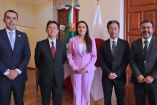 Tere Jiménez, gobernadora de Aguascalientes, con empresarios de la firma japonesa Judd Wire