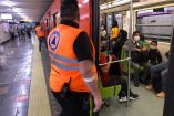 Personal de Protección Civil en el Simulacro Nacional en el Metro
