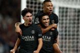 Jugadores de PSG celebran triunfo en Champions League.