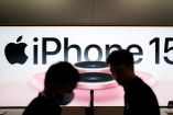 La huelga por un aumento salarial estalló el mismo día que se salió a la venta el iPhone 15 en Francia. Foto: Reuters.