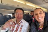 Mario delgado y Claudia Sheinbaum al interior de un avión