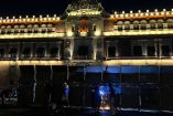 Colocan vallas en Palacio Nacional previo a marcha por los 43 normalistas de Ayotzinapa / Foto: Rodolfo Dorantes