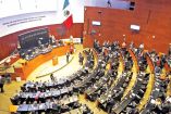 Senadores en su lugar de trabajo.
