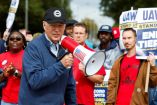 Joe Biden en la protesta de la UAW en Michigan. (Reuters)