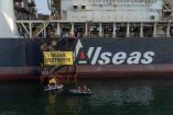 Protesta Greenpeace México contra minería submarina; coloca manta en buque en Manzanillo