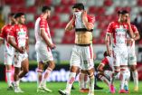 Jugadores de Necaxa lamentan derrota contra Puebla en la Jornada 12 del Apertura 2023.