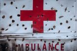 Ambulancia de la Cruz Roja con disparos.