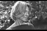rostro de Louise Gluck en blanco y negro.