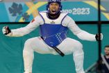 Carlos Sansores celebra triunfo ante Estados Unidos en final de Taekwondo de Panamericanos 2023.