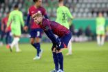 Timo Werner inclinado al frente tras el final del partido.