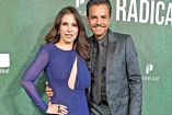 Eugenio Derbez con su esposa Alessandra Rosaldo