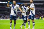 Jugadores de Puebla celebran gol ante Cruz Azul en la Jornada 17 del Apertura 2023.