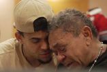 Luis Díaz abraza a su padre luego de que estuviera 12 días secuestrado.