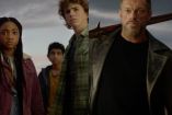 Grupo de Percy Jackson y Edge como Ares en serie de Disney Plus