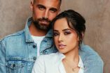 Becky G y Sebastian Lletget posando juntos abrazados