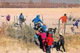Migrantes en la frontera entre México y EU.