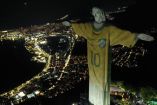 Cristo Redentor de Rio con la camisa de Pelé.