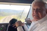 El presidente Andrés Manuel López Obrador a bordo del Tren Maya