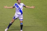 Santiago Ormeño celebra gol con Puebla.
