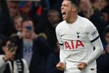 Pedro Porro celebra gol con Tottenham en FA Cup.