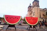 Las esculturas monumentales en forma de rebanada de sandía se exhiben desde hoy en el campus Xochimilco de la UAM