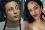 Jeremy Allen White con delantal y Rosalía con mano en la oreja
