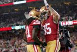 Jugadores de 49ers celebran en el Levi's Stadium ventaja ante los Packers.