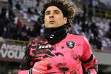 Guillermo Ochoa calentando previo al partido.