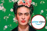 Autoretrato de Frida Kahlo junto al logo de Amazon Prime Video.