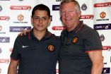 'Chicharito' Hernández junto a Alex Ferguson.