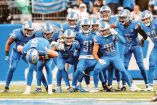 Equipo de los Lions de Detroit festejando durante un juego.