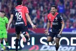 Jugadores de Atlas celebran gol de los Rojinegros en el Estadio Jalisco.