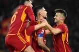 Jugadores de la Roma celebran gol en Serie A.