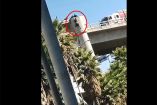 mujer se avienta de puente