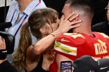 Taylor Swift y Travis Kelce celebran triunfo en Super Bowl 2024.