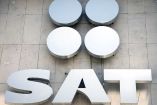 Logo del SAT en uno de sus edificios.