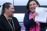 Xóchitl Gálvez en su registro en el INE como candidata presidencial