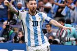 Lionel Messi reclama en partido de la Selección de Argentina.
