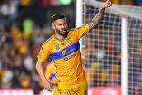 André-Pierre Gignac celebrando su anotación.