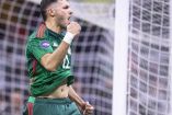 Santiago Giménez celebra gol con playera de la Selección Mexicana.