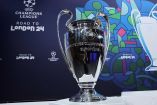 Trofeo de la Champions League en primer plano.