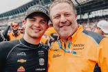 Zak Brown junto a Pato O'Ward en Indianápolis (McLaren)