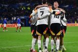 Jugadores de Alemania celebran gol al segundo 7 ante Francia.