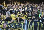 Aficionados de Peñarol en el Gigante de Arroyito.