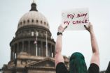 Cartel que dice "My body my choice" frente al Congreso de Estados Unidos.