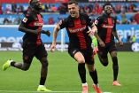 Granit Xhaka corriendo a celebra su anotación.