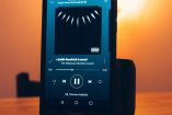 Pantalla de Spotify con canciones en reproducción