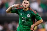 Santiago Giménez celebra gol con la Selección Mexicana.