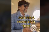 El Buki en un avión 